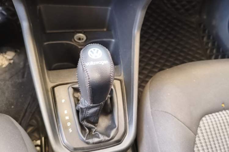 Used Volkswagen Santana 2016 1.6L Automatic Fashion Edition Gear Lever