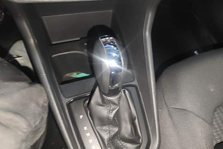 Used Volkswagen Santana 2016 1.6L Automatic Fashion Edition Gear Lever