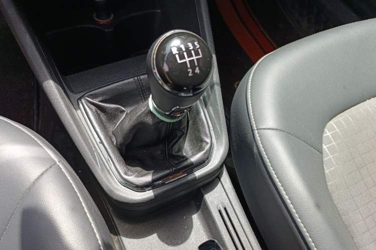 Used Volkswagen Santana 2016 1.6L Manual Comfort Edition Gear Lever