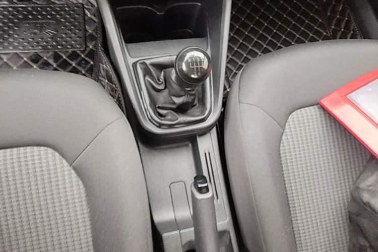 Used Volkswagen Santana 2016 1.6L Manual Fashion Edition Gear Lever