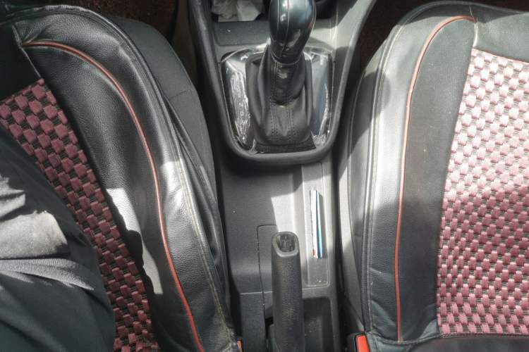 Used Volkswagen Santana 2016 1.6L Automatic Fashion Edition Gear Lever