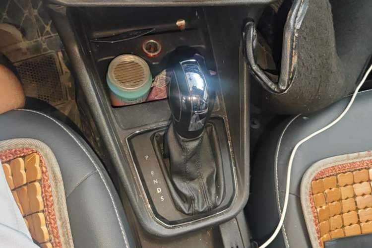 Used Volkswagen Santana 2016 1.6L Automatic Comfort Edition Gear Lever