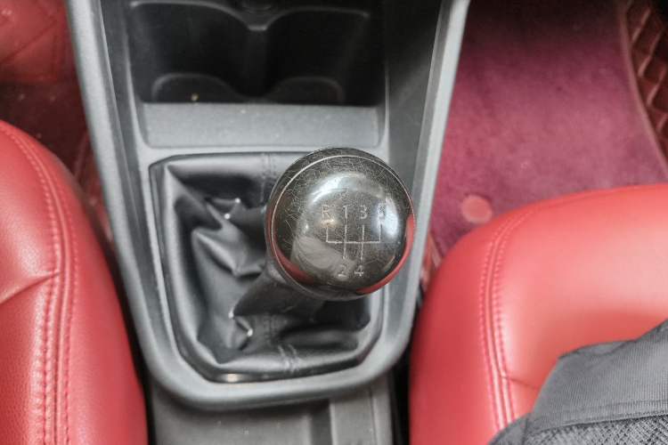 Used Volkswagen Santana 2016 1.6L Manual Fashion Edition Gear Lever