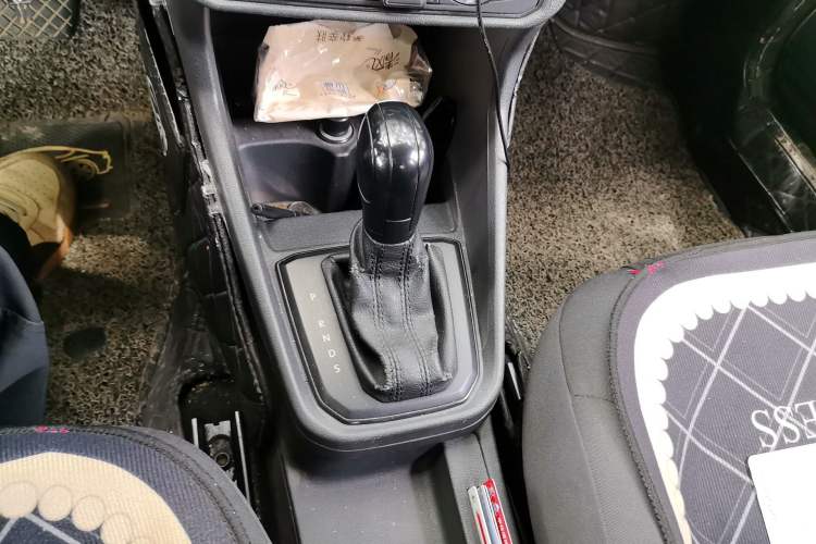Used Volkswagen Santana 2016 1.6L Automatic Fashion Edition Gear Lever