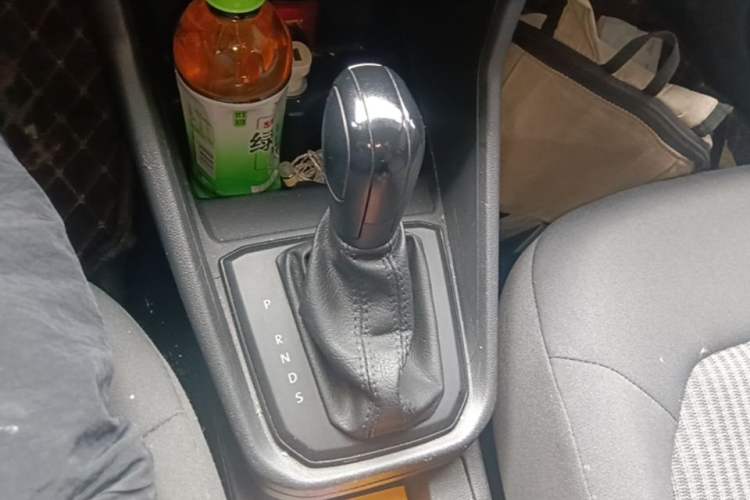Used Volkswagen Santana 2016 1.6L Automatic Fashion Edition Gear Lever