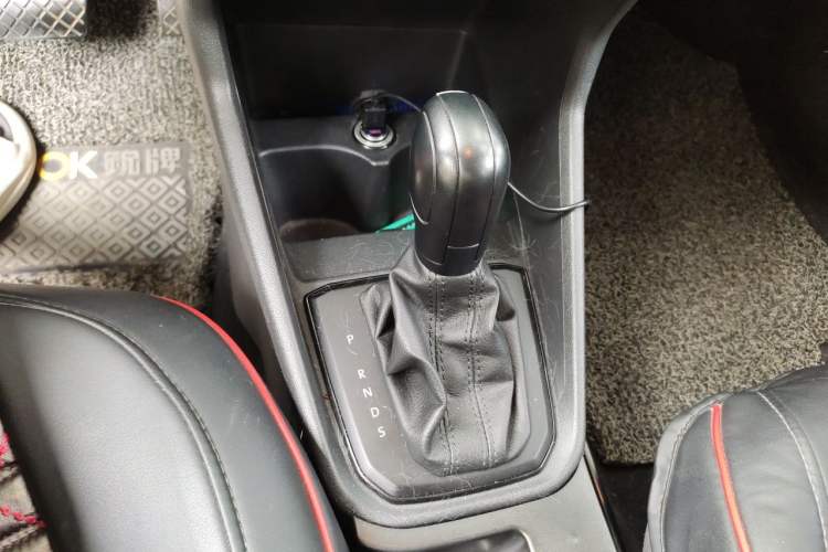 Used Volkswagen Santana 2016 1.6L Automatic Fashion Edition Gear Lever