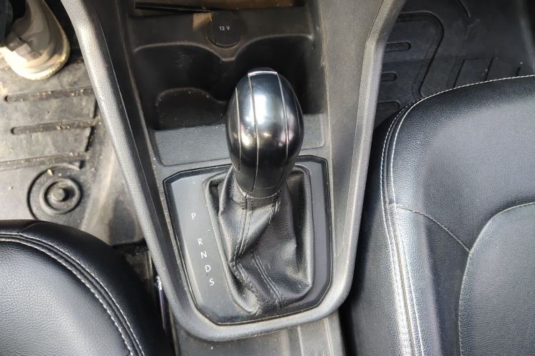 Used Volkswagen Santana 2016 1.6L Automatic Fashion Edition Gear Lever