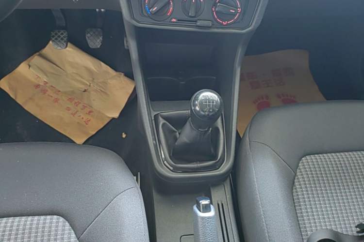 Used Volkswagen Santana 2016 1.6L Manual Fashion Edition Gear Lever