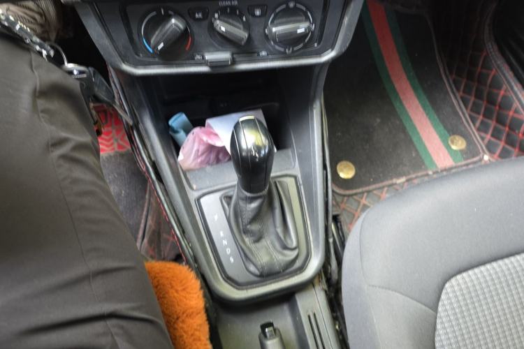 Used Volkswagen Santana 2016 1.6L Automatic Fashion Edition Gear Lever