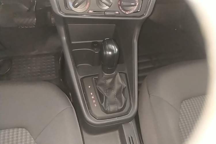 Used Volkswagen Santana 2016 1.6L Automatic Fashion Edition Gear Lever