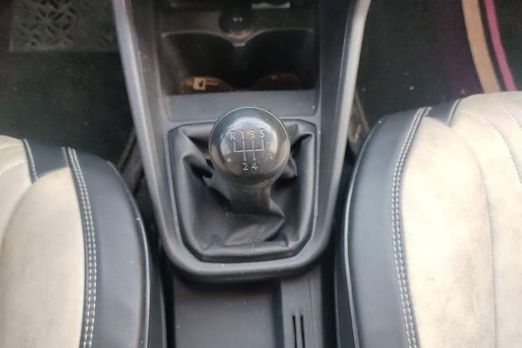 Used Volkswagen Santana 2016 1.6L Manual Fashion Edition Gear Lever