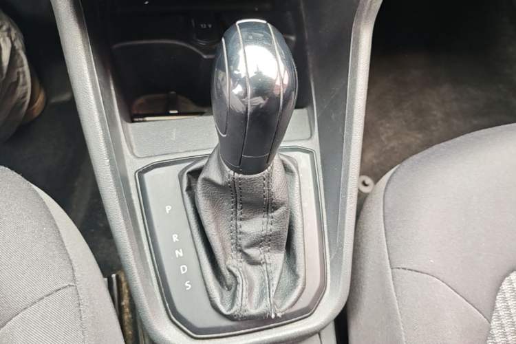 Used Volkswagen Santana 2016 1.6L Automatic Fashion Edition Gear Lever