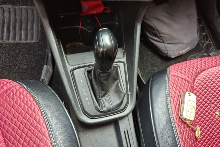 Used Volkswagen Santana 2016 1.6L Automatic Fashion Edition Gear Lever