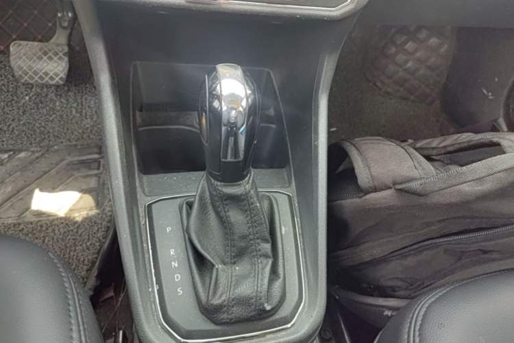 Used Volkswagen Santana 2016 1.6L Automatic Comfort Edition Gear Lever