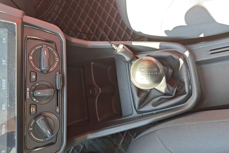 Used Volkswagen Santana 2016 1.4L Manual Fashion Edition Gear Lever