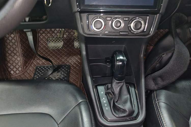 Used Volkswagen Santana 2016 1.6L Automatic Fashion Edition Gear Lever