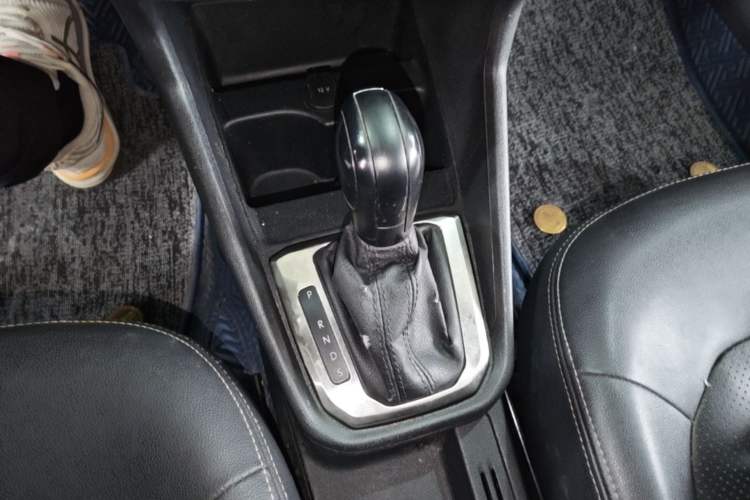 Used Volkswagen Santana 2016 1.6L Automatic Fashion Edition Gear Lever