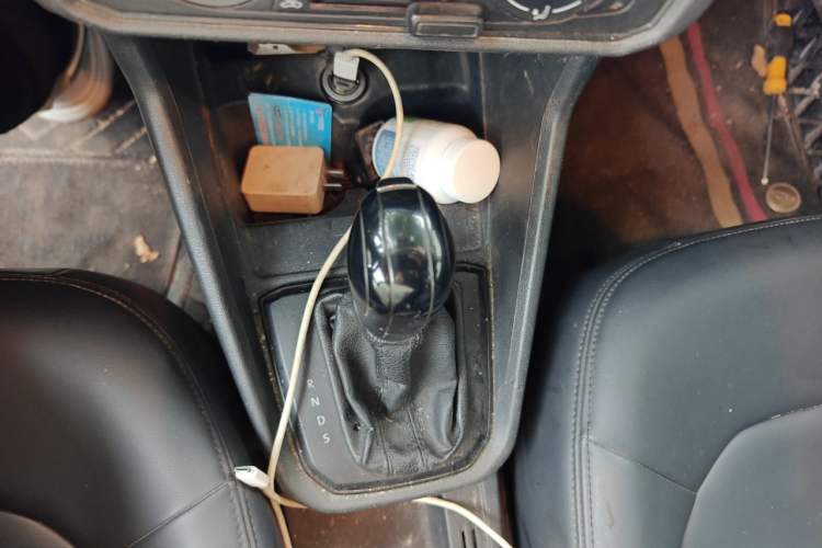 Used Volkswagen Santana 2016 1.6L Automatic Fashion Edition Gear Lever