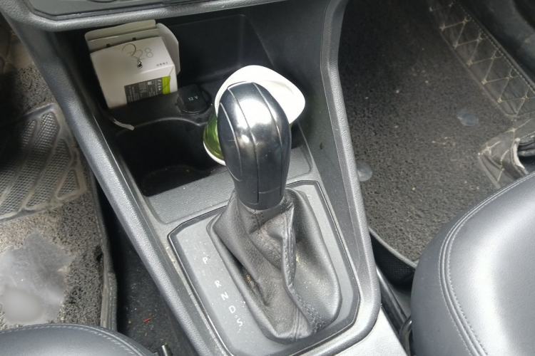 Used Volkswagen Santana 2016 1.6L Automatic Fashion Edition Gear Lever