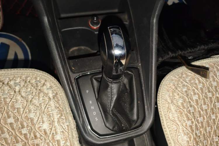 Used Volkswagen Santana 2016 1.6L Automatic Comfort Edition Gear Lever