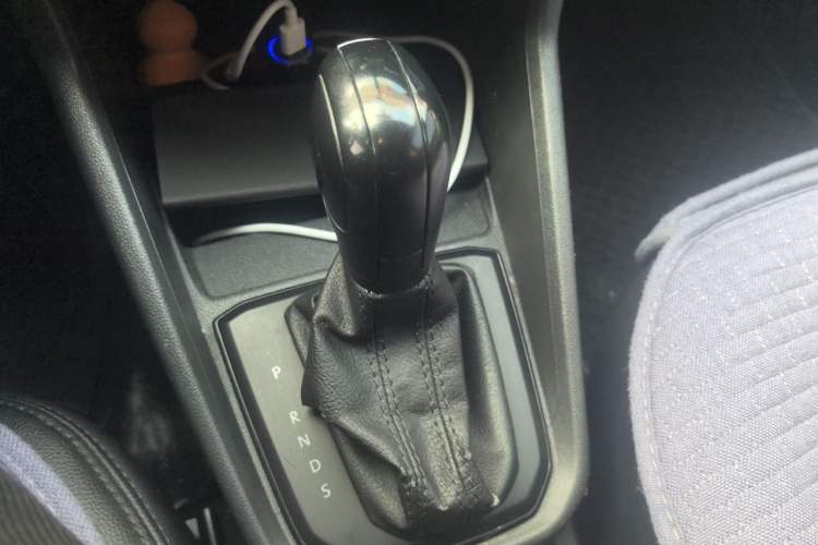 Used Volkswagen Santana 2016 1.6L Automatic Fashion Edition Gear Lever