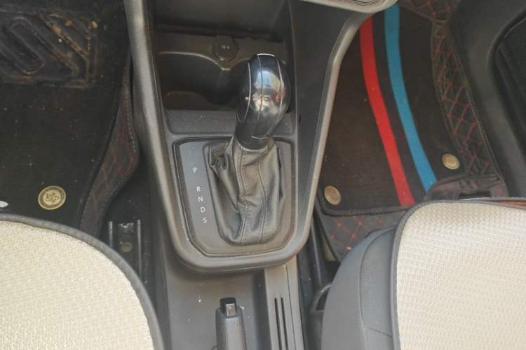 Used Volkswagen Santana 2016 1.6L Automatic Fashion Edition Gear Lever