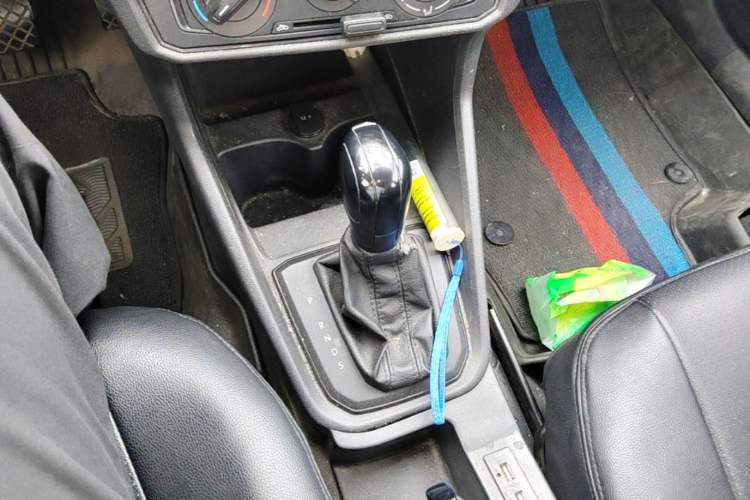 Used Volkswagen Santana 2016 1.6L Automatic Fashion Edition Gear Lever