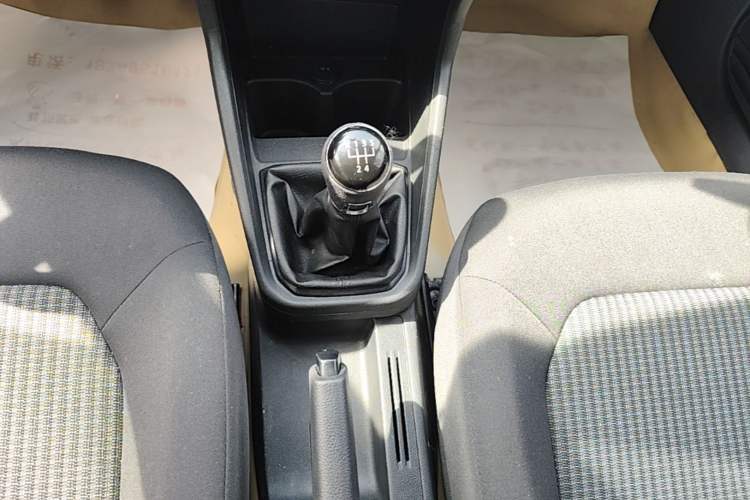 Used Volkswagen Santana 2016 1.6L Manual Fashion Edition Gear Lever