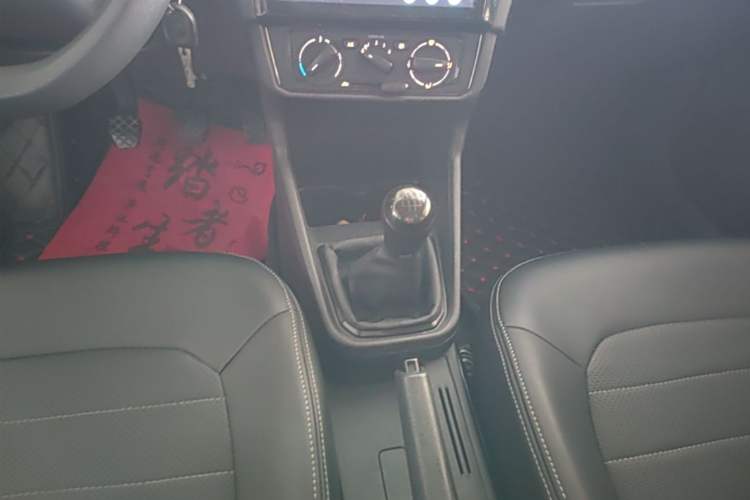 Used Volkswagen Santana 2016 1.6L Manual Fashion Edition Gear Lever