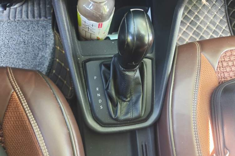 Used Volkswagen Santana 2016 1.6L Automatic Fashion Edition Gear Lever