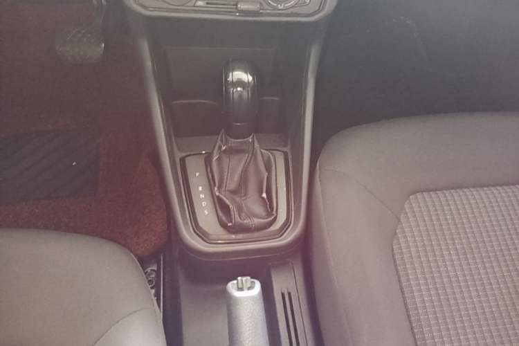 Used Volkswagen Santana 2016 1.6L Automatic Fashion Edition Gear Lever