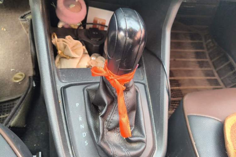 Used Volkswagen Santana 2016 1.6L Automatic Fashion Edition Gear Lever