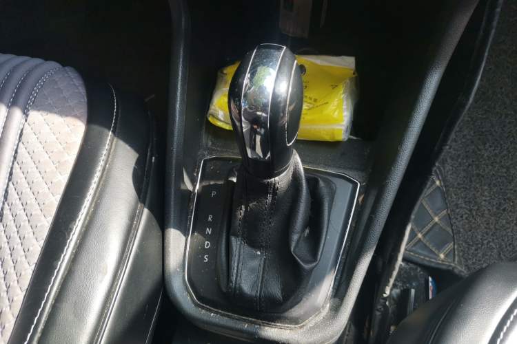 Used Volkswagen Santana 2016 1.6L Automatic Comfort Edition Gear Lever