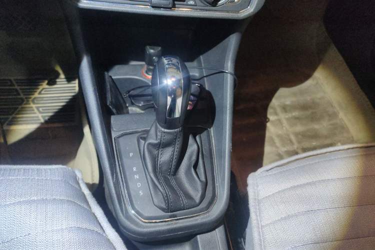 Used Volkswagen Santana 2016 1.6L Automatic Comfort Edition Gear Lever