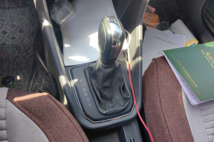 Used Volkswagen Santana 2016 1.6L Automatic Comfort Edition Gear Lever