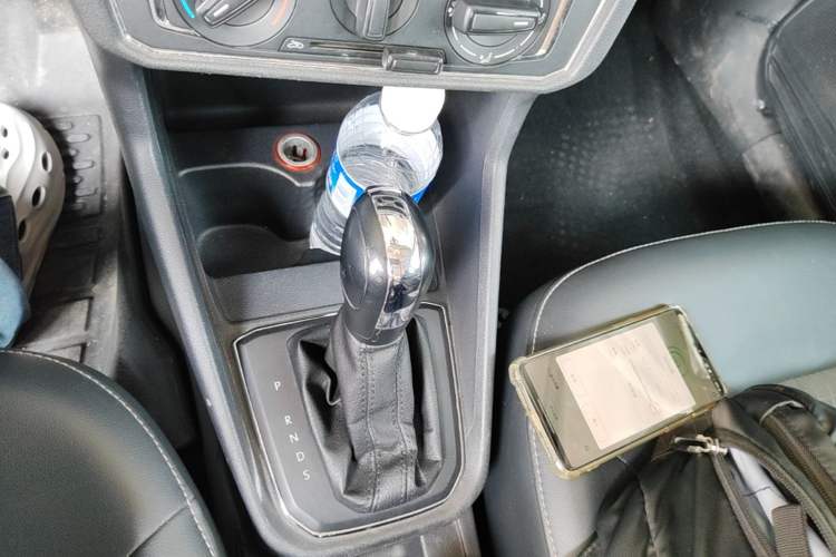 Used Volkswagen Santana 2016 1.6L Automatic Comfort Edition Gear Lever