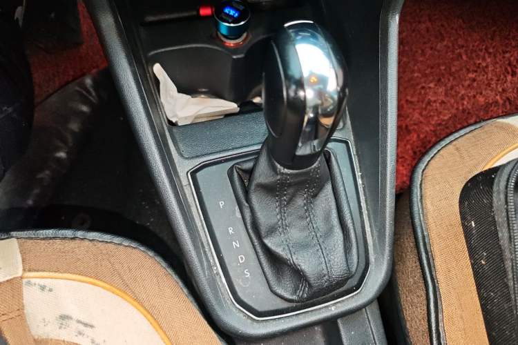 Used Volkswagen Santana 2016 1.6L Automatic Comfort Edition Gear Lever