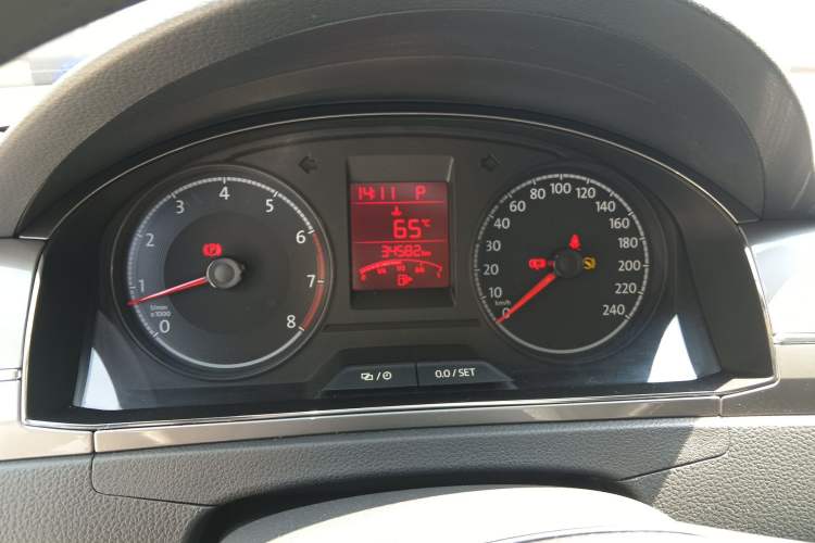 Used Volkswagen Santana 2016 1.6L Automatic Comfort Edition Instrument Cluster