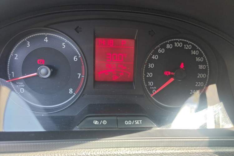 Used Volkswagen Santana 2016 1.6L Automatic Fashion Edition Instrument Cluster