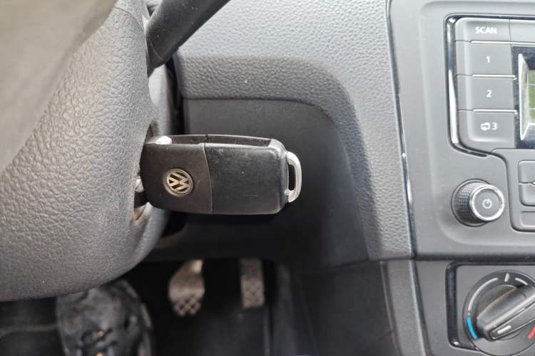 Used Volkswagen Santana 2016 1.6L Manual Fashion Edition Interior 1