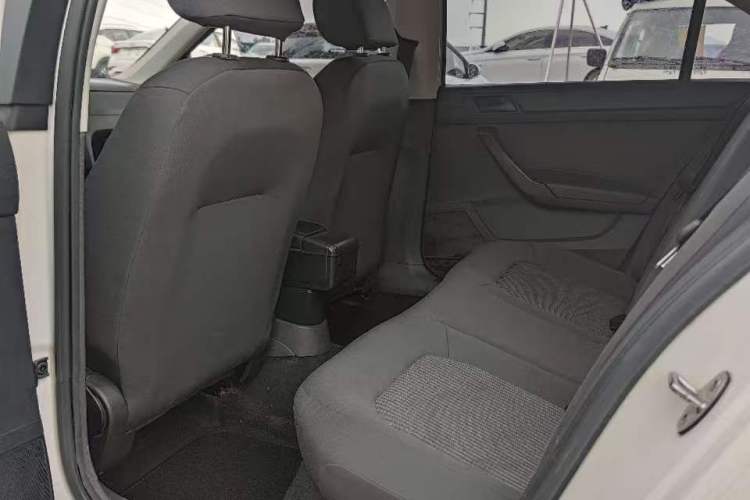 Used Volkswagen Santana 2016 1.6L Automatic Fashion Edition Interior 1