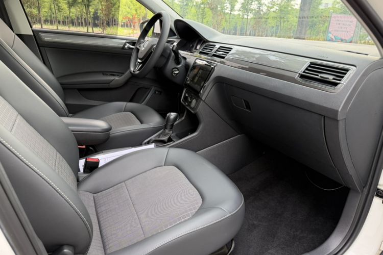 Used Volkswagen Santana 2016 1.6L Automatic Comfort Edition Interior 10