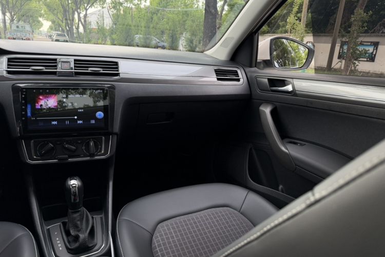Used Volkswagen Santana 2016 1.6L Automatic Comfort Edition Interior 12