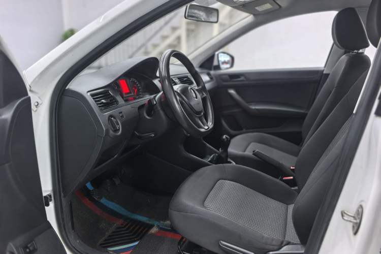 Used Volkswagen Santana 2016 1.6L Manual Fashion Edition Interior 2
