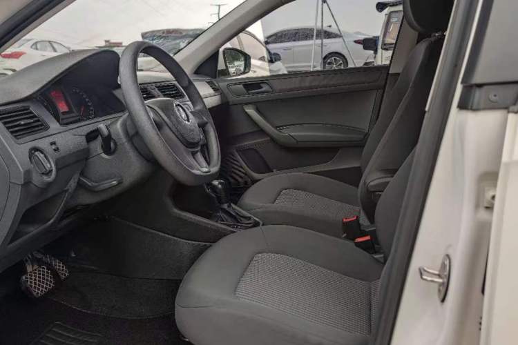 Used Volkswagen Santana 2016 1.6L Automatic Fashion Edition Interior 2