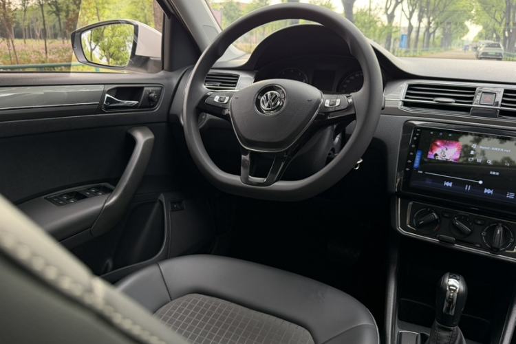 Used Volkswagen Santana 2016 1.6L Automatic Comfort Edition Interior 2