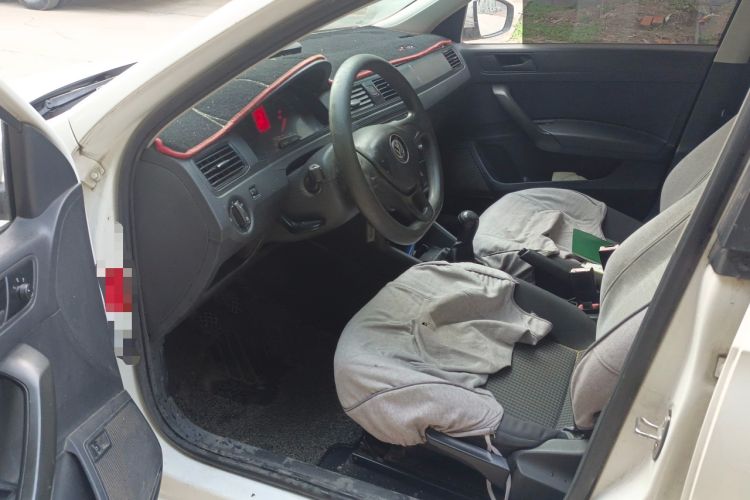 Used Volkswagen Santana 2016 1.4L Manual Fashion Edition Interior 3