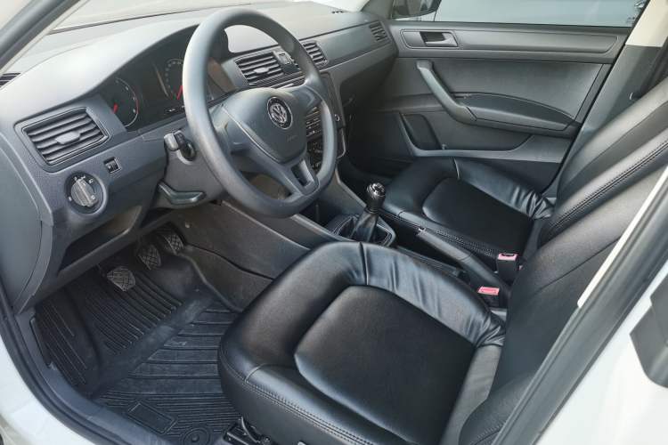 Used Volkswagen Santana 2016 1.6L Manual Fashion Edition Interior 3