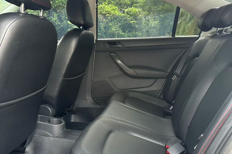 Used Volkswagen Santana 2016 1.6L Automatic Fashion Edition Interior 3