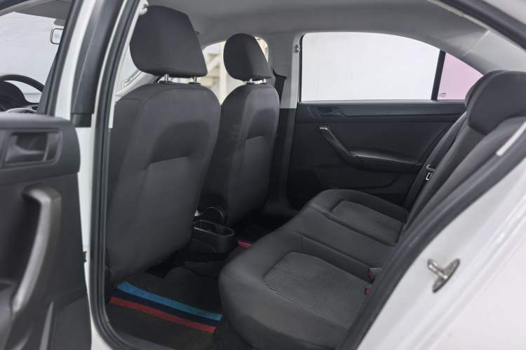 Used Volkswagen Santana 2016 1.6L Manual Fashion Edition Interior 4